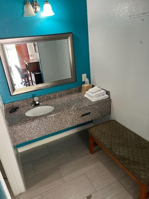 Hotel 2 Double Bed Studio 109 & Hot Tub Ливингстон Экстерьер фото